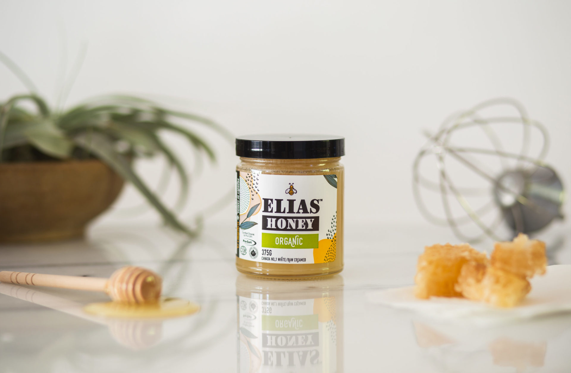 Elias Organic Honey product packaging photo